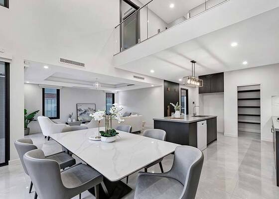 Prefab Villa Light Steel Frame House with Pure Sine Wave Output Flat-Pack Shipping Aluminum Alloy Windows