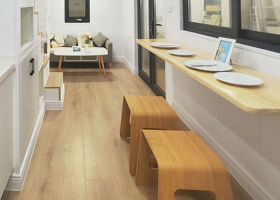 Yatak Odası ve Banyo ile Hazır Nakliye Küçük Tekerlekli Ev